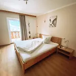 Alpenappartements Schwalbennestl בית הארחה 3*