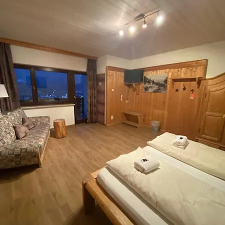 Гостевой дом Alpenappartements Schwalbennestl Миттенвальд