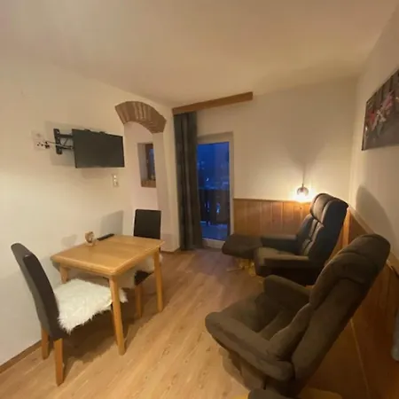 Casa de hóspedes Alpenappartements Schwalbennestl Mittenwald