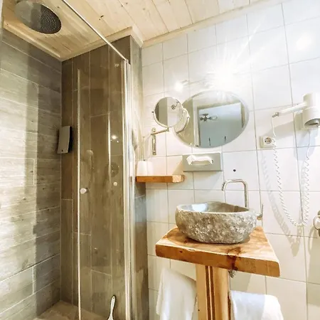 Guest house Alpenappartements Schwalbennestl Mittenwald