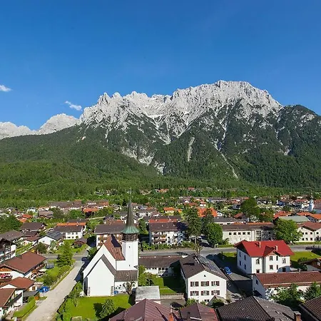 招待所 Alpenappartements Schwalbennestl 米滕瓦尔德